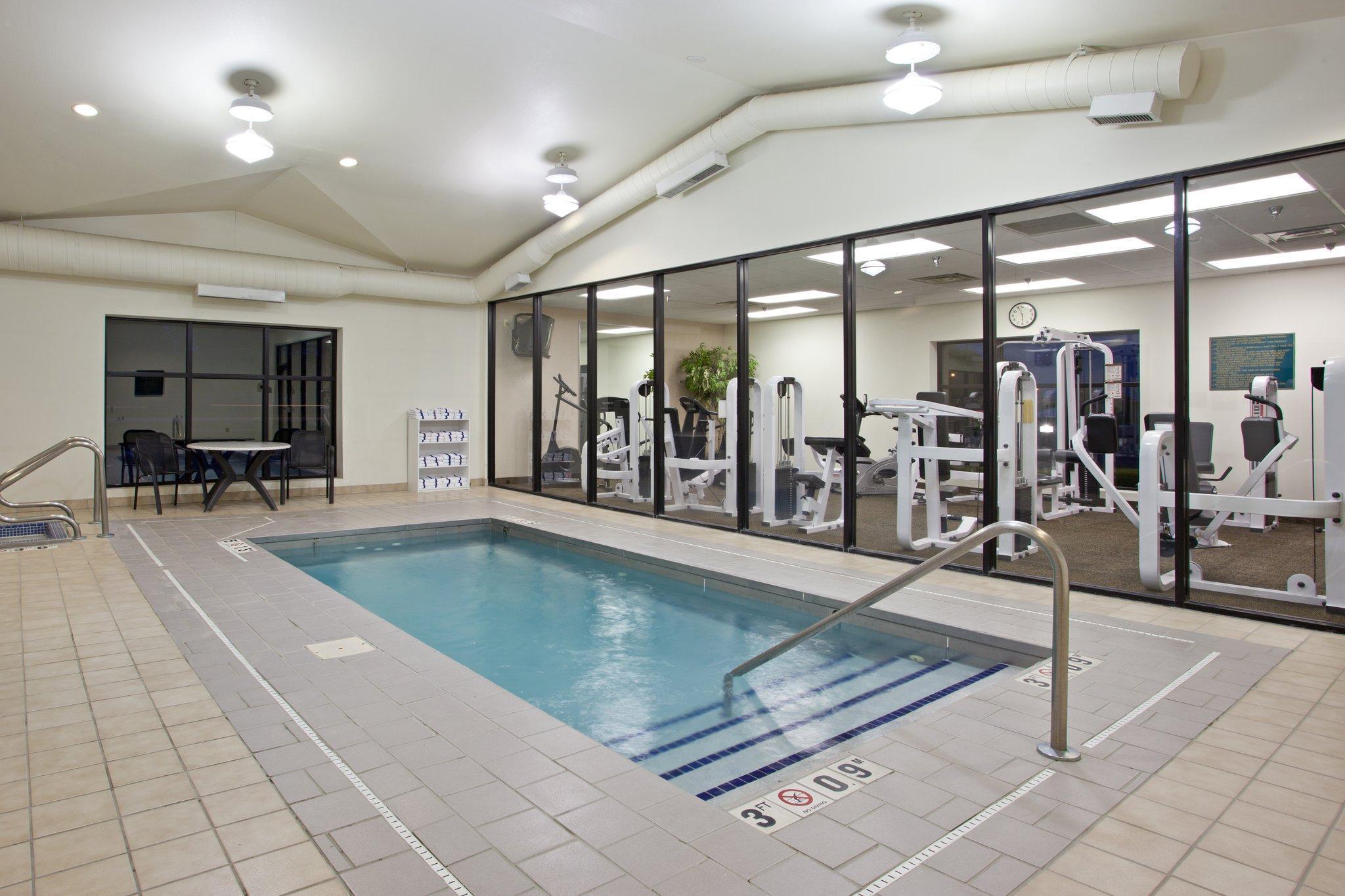 Holiday Inn Express & Suites Wadsworth By Ihg Exterior foto