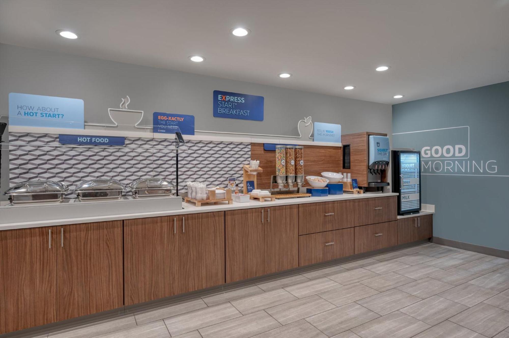 Holiday Inn Express & Suites Wadsworth By Ihg Exterior foto